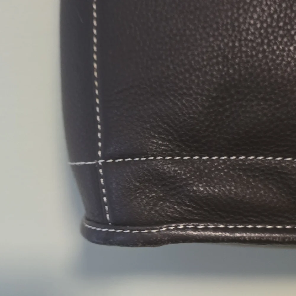 ILIA Black LEATHER Chic Shoulder Bag - Picture 3 of 5